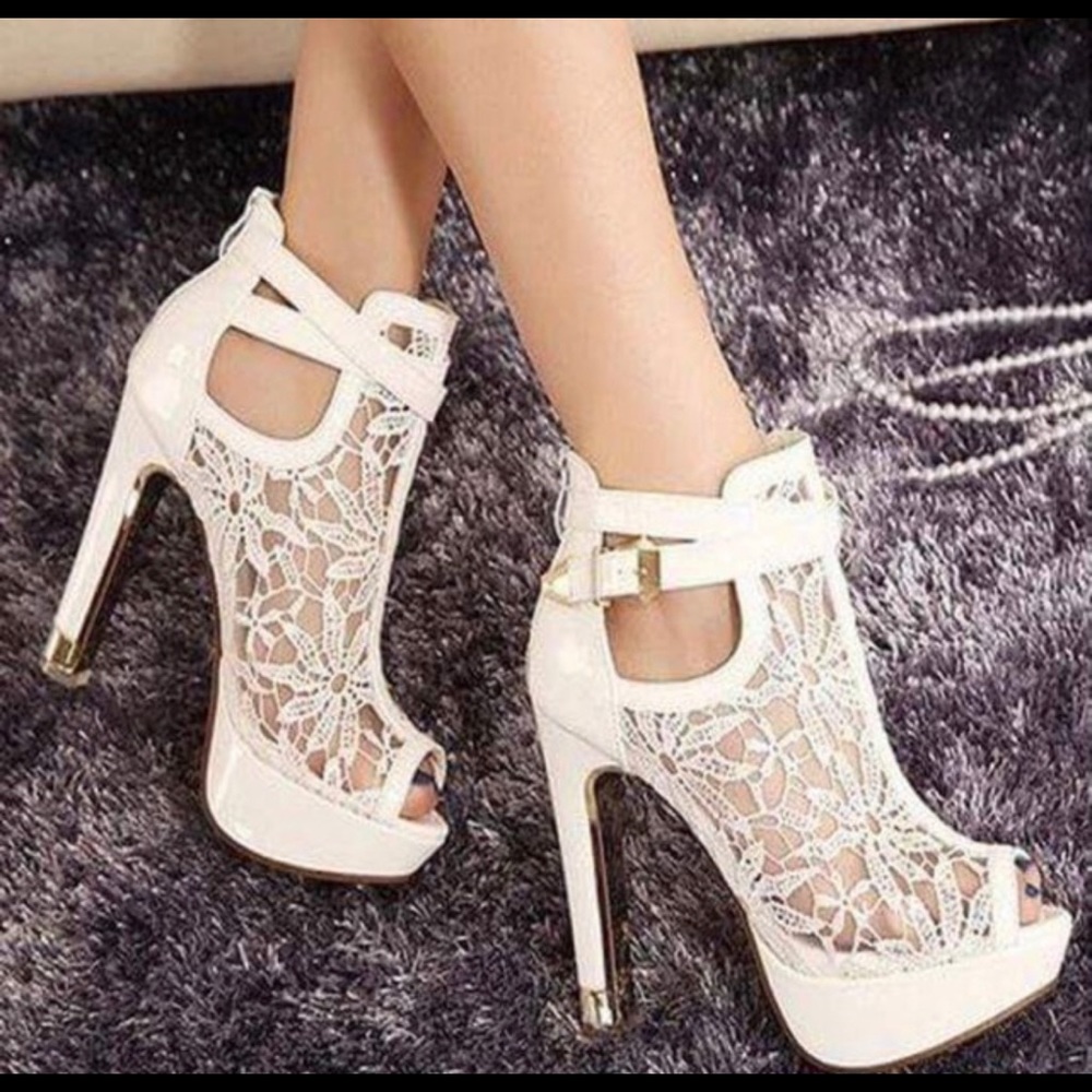 New Lace Platform Pumps